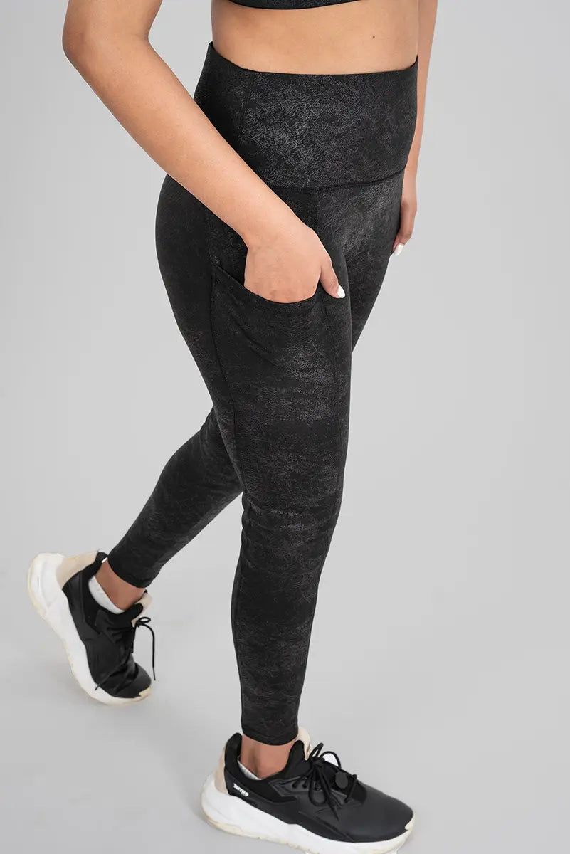 Close-up of pocket on gym leggings, black metallic - highlighting functional pocket and breathable fabric.